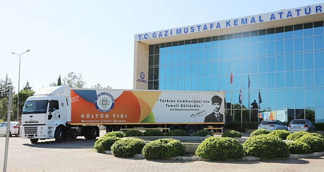 Büyükşehir Kültür Tırı hizmet için yollarda