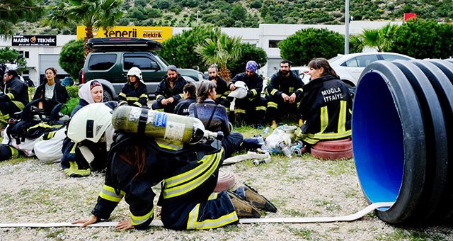 Büyükşehir gönüllü itfaiyeci eğitimlerine Bodrum’da devam etti