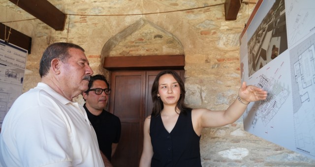 BAŞKAN TOPUZ ÖĞRENCİLERİN PROJELERİNİ İNCELEYEREK BİLGİLER ALDI