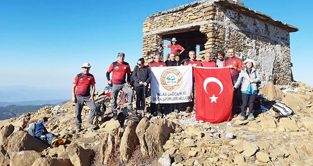 MİDOSK’lular 29 Ekim Bayramı’nı Sandras’ın zirvesinde kutladı