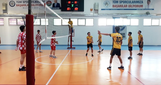 Liseler arası basketbol müsabakaları devam ediyor