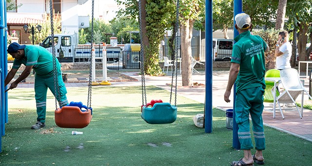 Milas Belediyesi parklarda temizlik ve bakım çalışmaları yaptı