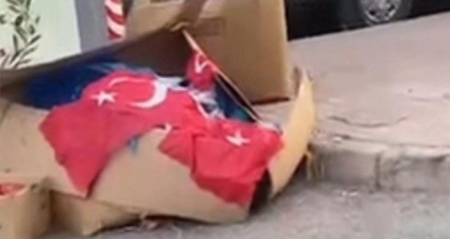 Milas’ta Çöp Konteyneri Yanına Bırakılan Türk Bayrakları Tepki Çekti