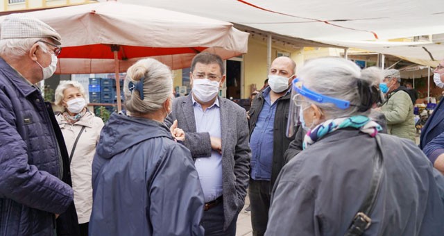 Güllük Pazarı’nı ziyaret eden Başkan Tokat  Vatandaşları pandemi konusunda uyardı..