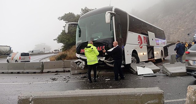 SAKAR'DA OTOBÜS KAZASI: 5 YARALI