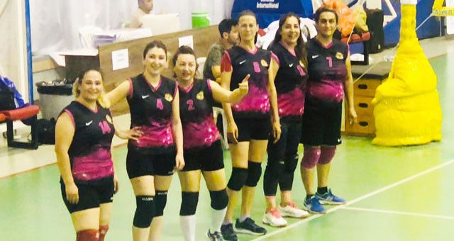 Erkek ve kadın voleybol takımında çalışmalar devam ediyor