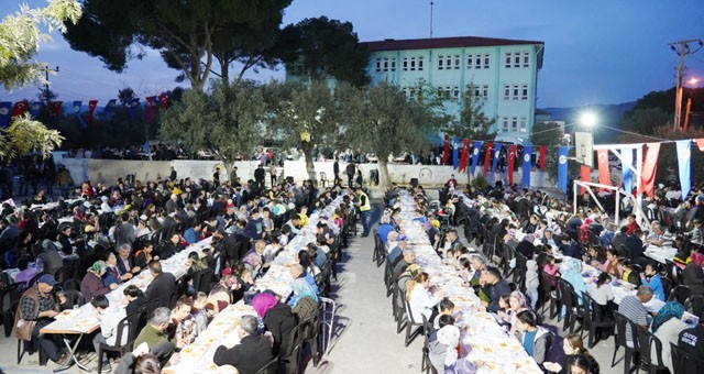 İftar yemeği bugün Güllük Mahallesi’nde