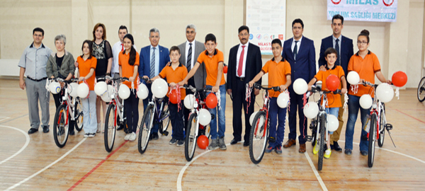 Çocukların sağlıklı gelişimi için 6 okula 5’er bisiklet