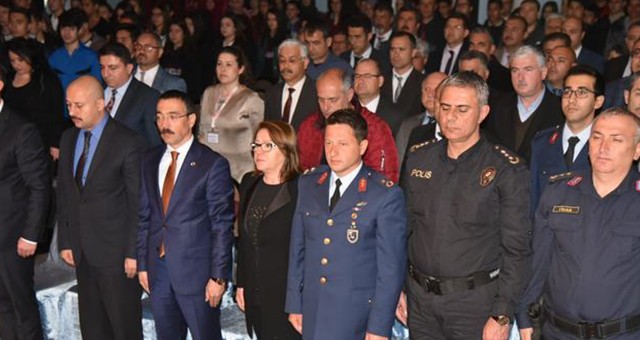 İstiklal Marşı’nı en güzel okuyan gençler ödüllendirildi