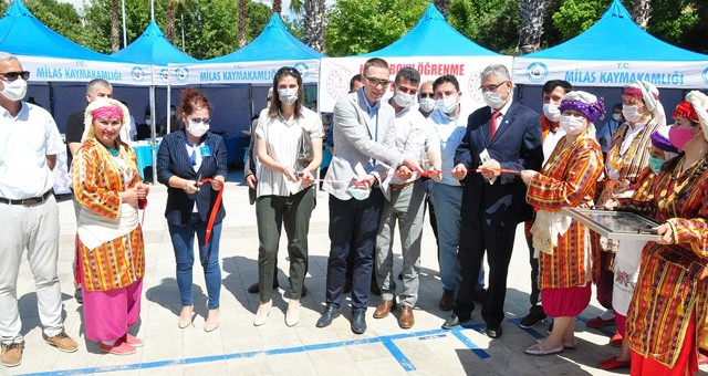 Hayat Boyu Öğrenme Haftası’nda  Atapark’ta el sanatları sergisi açıldı