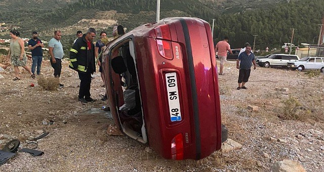 Araçta sıkışan sürücü kurtarıldı