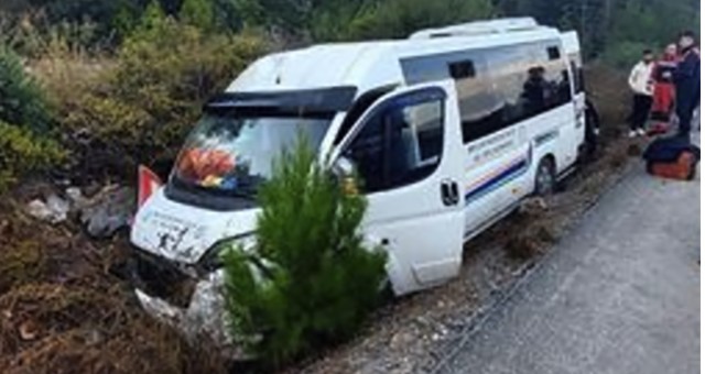 Yolcu Minibüsü Şarampole Devrildi