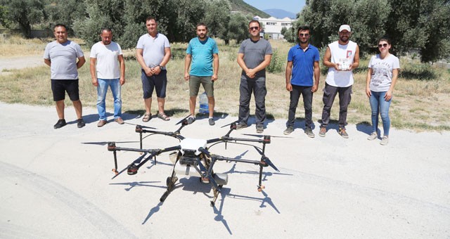 Milas’ta ilk: Tarım alanları zirai drone ile ilaçlandı