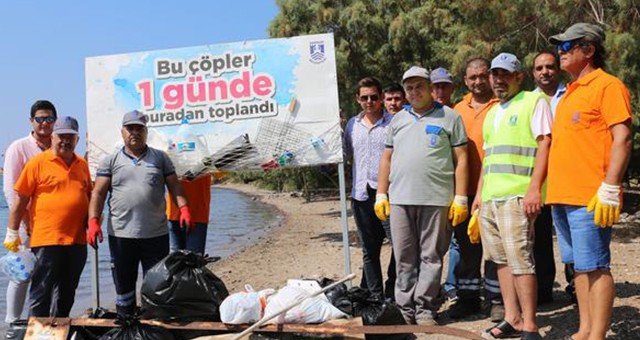 BODRUM’DA HÜKÜMLÜLER VE BELEDİYE İŞÇİLERİ KIYI TEMİZLİĞİ YAPTI