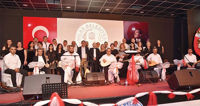 SEVDALI TÜRKÜLER KONSERİ