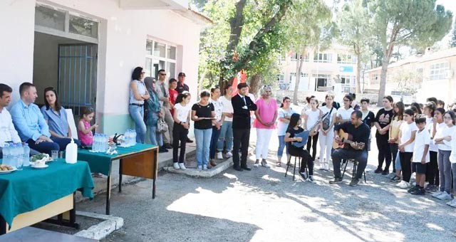 Bafa Ortaolulu teknoloji tasarım ve görsel sanatlar sergisi törenle açıldı