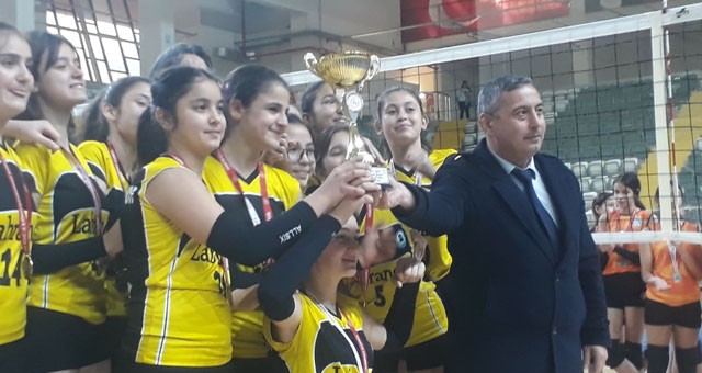 Milas Belediyespor Midi Kızlar il şampiyonu oldu 