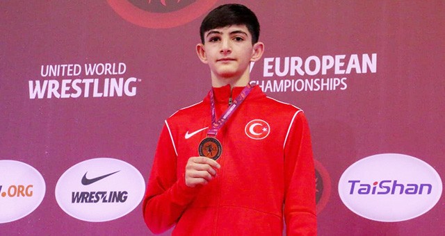Güreş sporcumuz Mehmet Hanifi Sarp, Avrupa 3’cüsü oldu