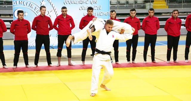 Polisler Judo Eğitimlerini başarıyla tamamladılar