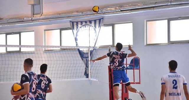 Milas Belediyespor Voleybol Takımı, ligin ikinci maçında 3-0 mağlup..