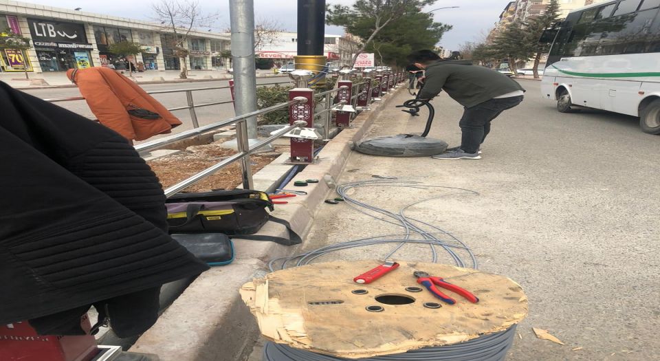 Siirt Belediyesi Kent Merkezini Işıklandırıyor