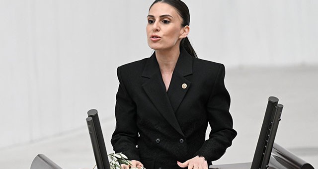 Özcan’dan 24 Temmuz mesajı;  “HAKİKATİN KALEMİ, SUÇUN DELİLİ SAYILIYOR”