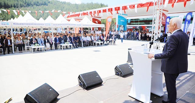 Büyükşehirden akaryakıt istasyonunun açılışını yaptı..