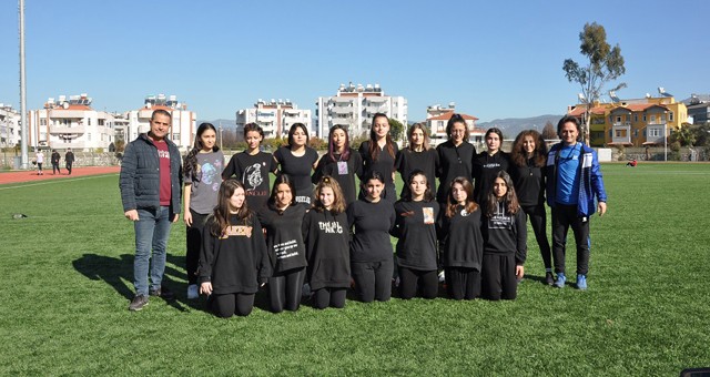 Yeni Milasspor Kız Futbol Takımı kurdu