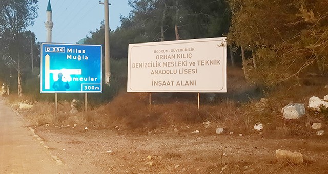 Okul İnşaat Tabelası Var, İnşaat Yok