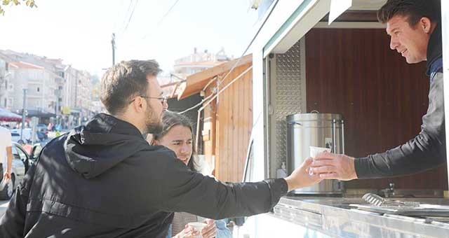 Büyükşehir’in çorba ikramı devam ediyor