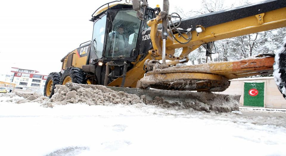Aksaray'da Karla Mücadele Ekipleri Çalışmalarını Sürdürüyor