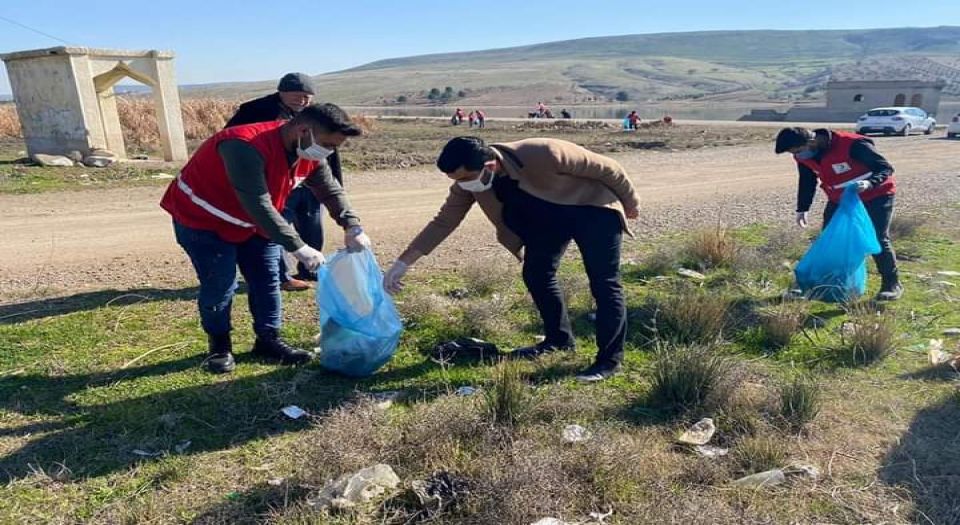 Kilis'te Gönüllü Gençler Seve Barajı'nda Temizlik Yaptı