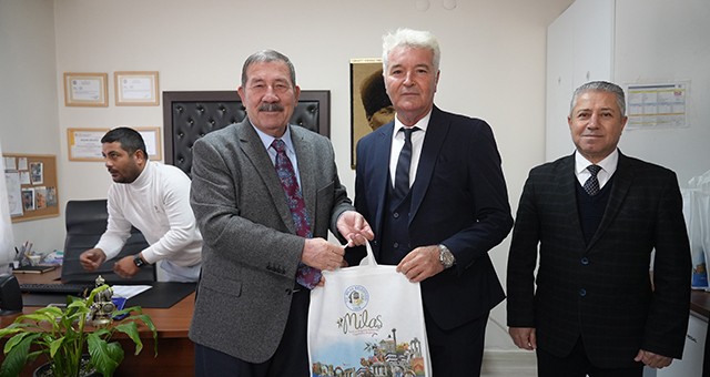 Başkan Topuz’dan Muhtarlara Yeni Yıl Hediyesi