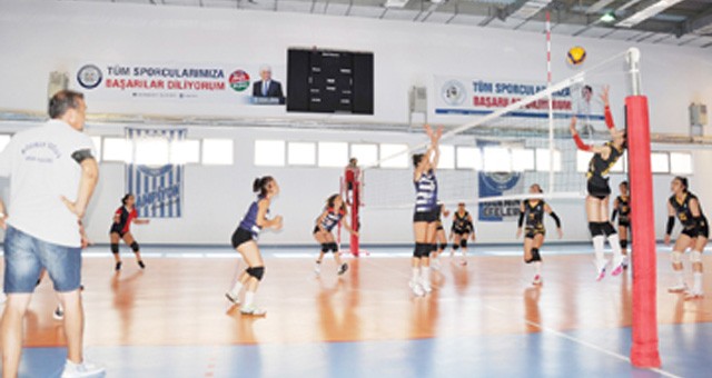 Geleceğin voleybolcularının maçı