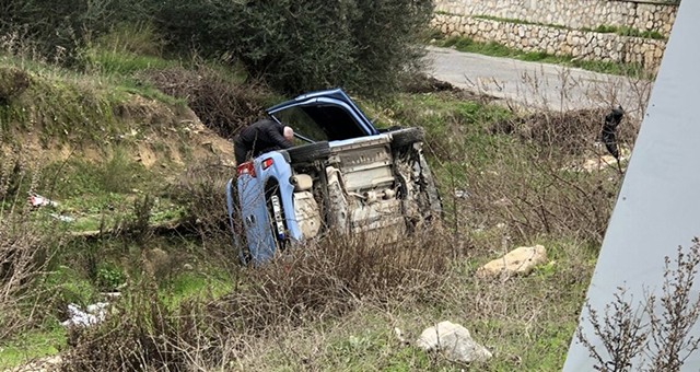 Sürücü Devrilen Otomobilden Yara Almadan Kurtuldu