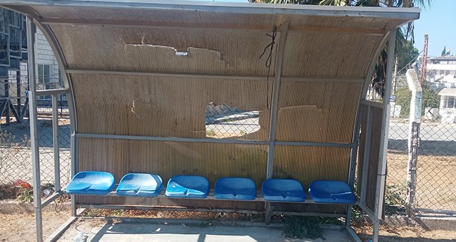 Güllük Futbol Sahasının Hali Tepki Çekiyor