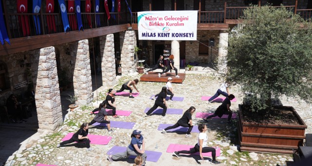 RİTMİK SPOR FESTİVALİ İLE KADINLAR SPORLA BULUŞTU