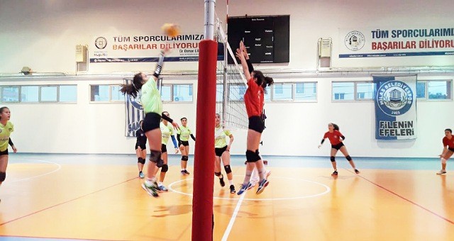 Yıldız Kızlar voleybol ligi devam ediyor