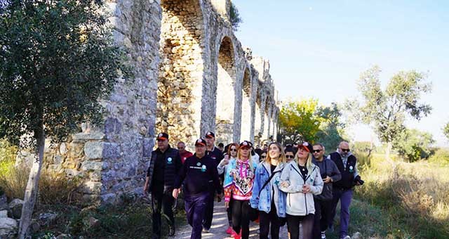 8. Milas Zeytin Hasat Şenliği’nin 2’nci günü sağlık yürüyüşü ile başladı