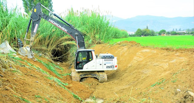 Büyükşehir Milas ve Bodrum’da 11 bin 300 metre dere temizliği yaptı