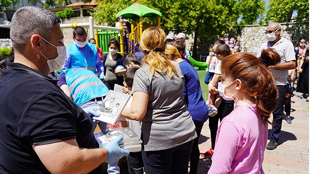 Milas  Belediyesi’nden çocuklara Nutuk hediyesi