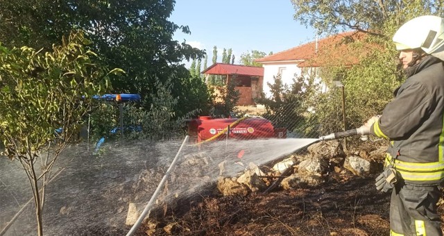 Tankerler ile Yangınların Büyümesi Önlendi
