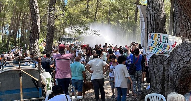 Kılıçdaroğlu'nun arabasının önünü kesen direnişçiler: “Arabaya değil, barikata”
