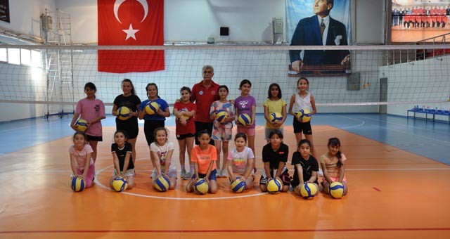 Milas Belediyespor Minik Kızlar Voleybol Yaz Spor Okulu açıldı