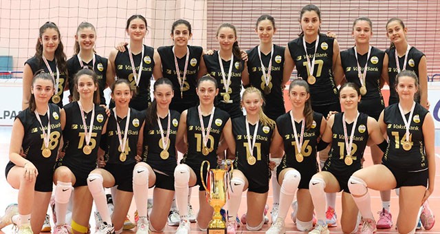 Duayen voleybolcu Mete, voleybol sezonunu değerlendirdi