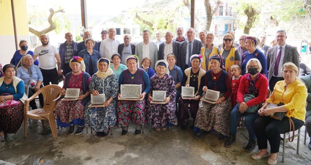 Çomakdağ’da ipek böceği, Akçakaya’da halı ipi dağıtımı gerçekleştirildi…