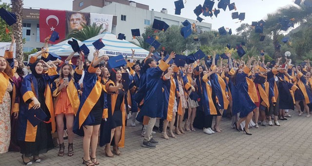 Milas MYO’da mezuniyet sevinci