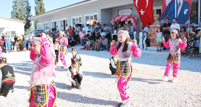 İzzet Özcan İlkokul ve Ortaokulu düzenlenen törenle açıldı