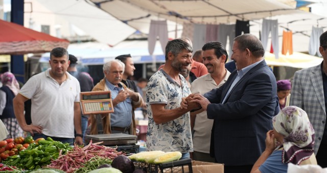 BAŞKAN TOPUZ SELİMİYE PAZARI’NI ZİYARET ETTİ