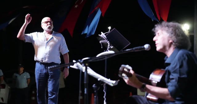 BOĞAZİÇİ’NDE ŞİİR VE MÜZİK EŞLİĞİNDE SANAT DOLU BİR AKŞAM YAŞANDI